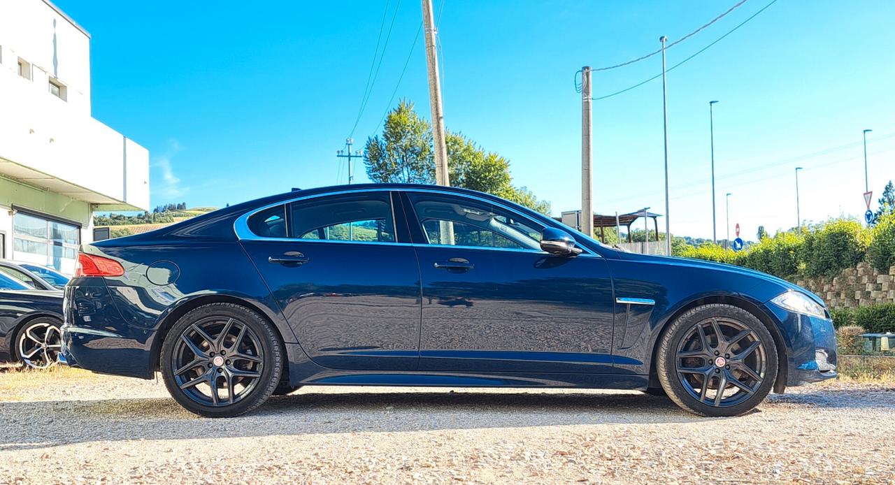 Jaguar XE 2.0 D LUXURY