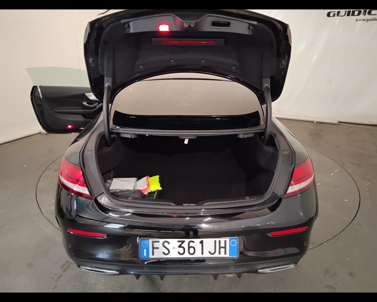 Mercedes-Benz Classe C-C205 2018 Coupe - C Coupe 220 d Premium auto