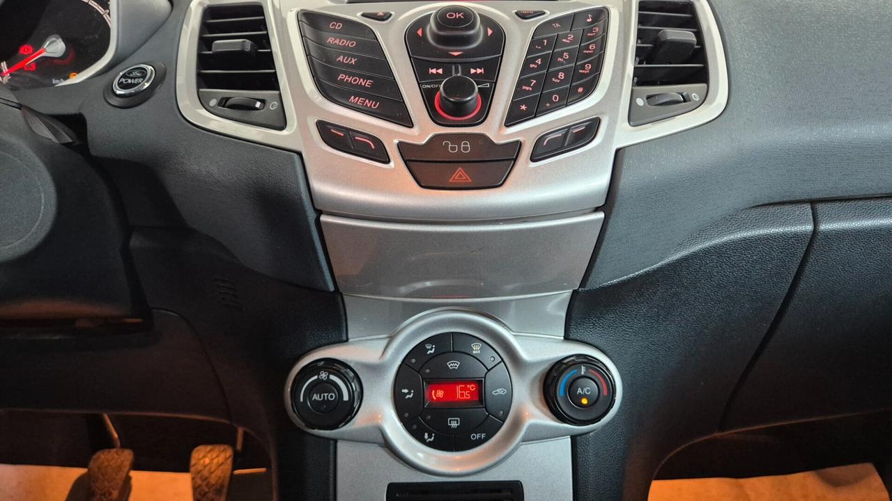 Ford Fiesta 1.4 5 porte Bz.- GPL Titanium Neopatentati