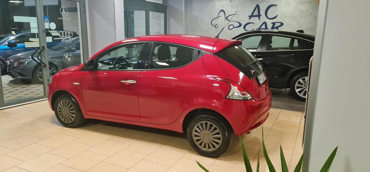 Lancia Ypsilon 1.2 69 CV 5 porte Silver