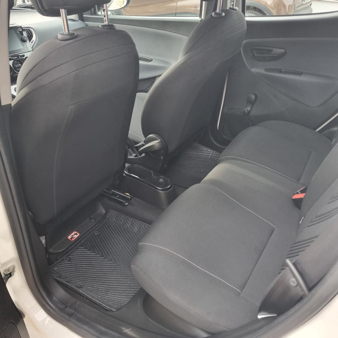 Lancia Ypsilon 1.0 FireFly 5 porte S&S Hybrid Ecochic A. Ferretti