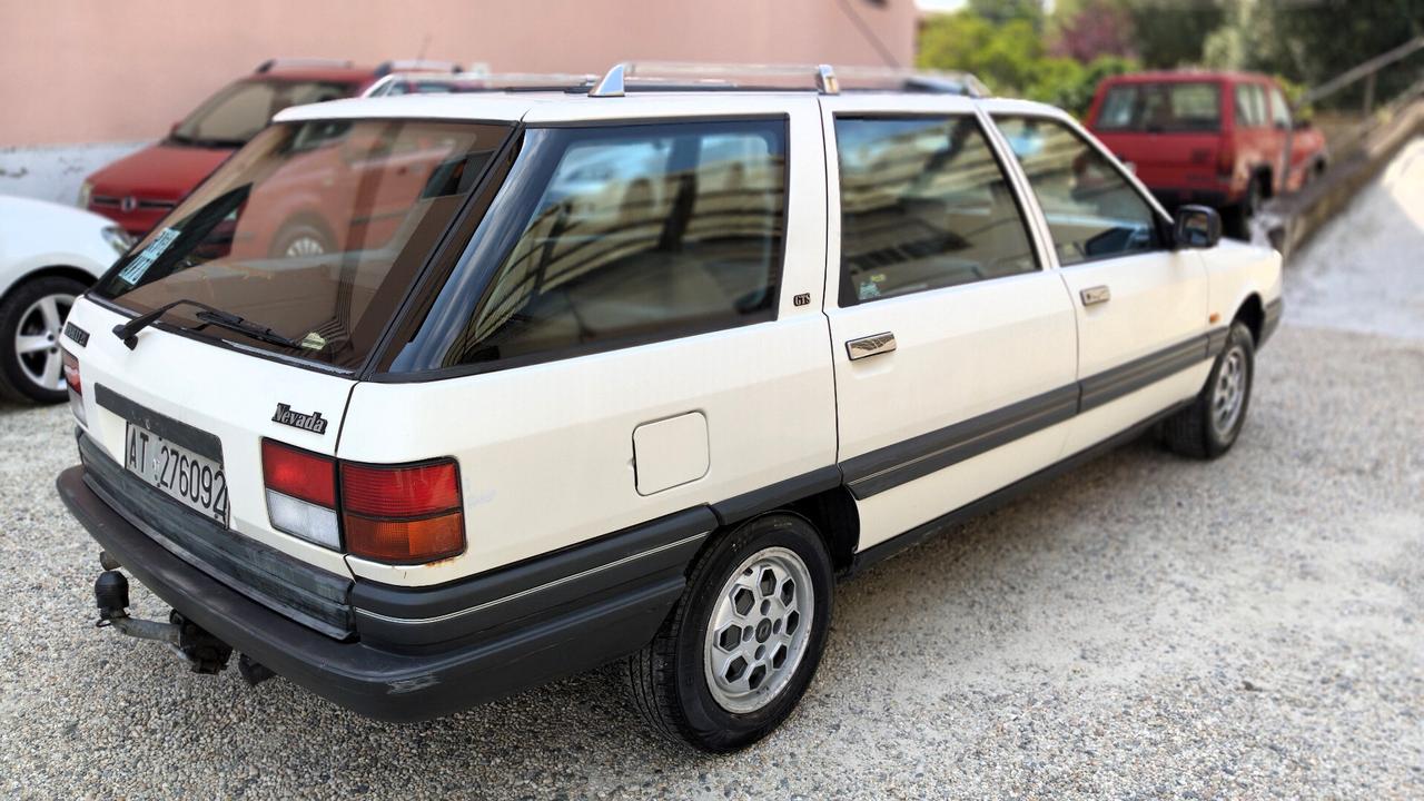 Renault R 21 Nevada 1.7 GTS e Gancio traino