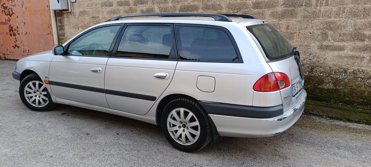Toyota Avensis 2.0 Tdi D-4D cat Station Wagon Sol
