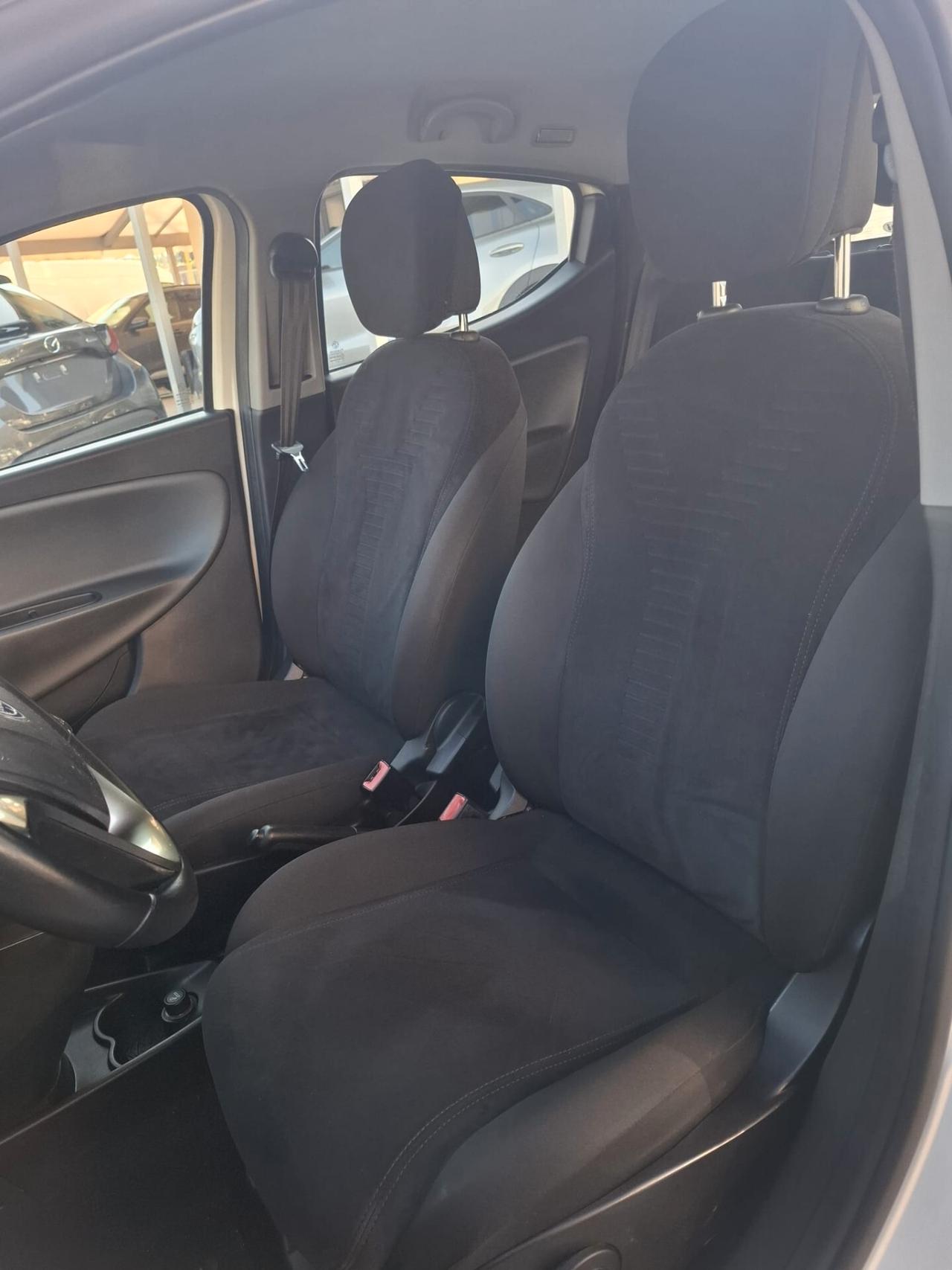 Lancia Ypsilon 1.2 69 CV GPL Ecochic Silver - 2012