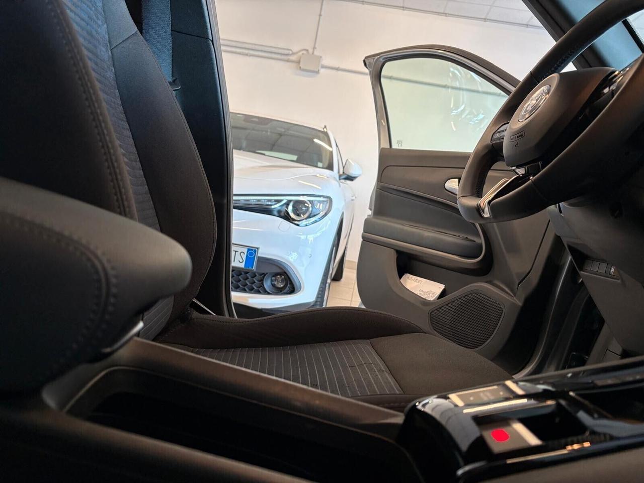 Alfa Romeo Junior Hybrid 145 eDCT6 SPOTICAR