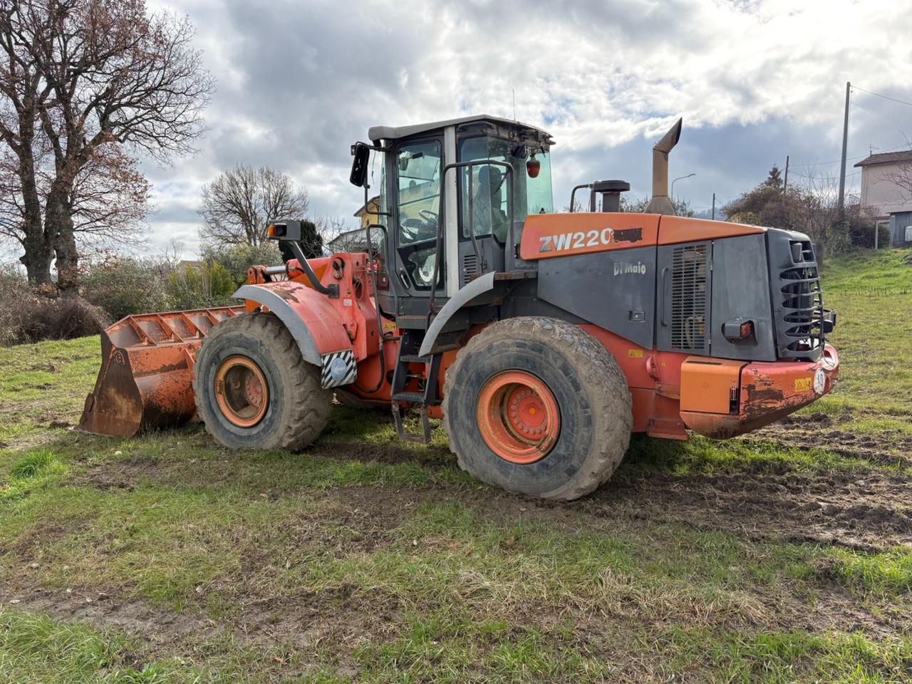 Pala Hitachi ZW220