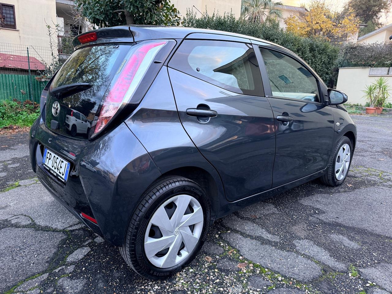 Toyota Aygo 1.0 VVT-i 69 CV 5 porte x-business