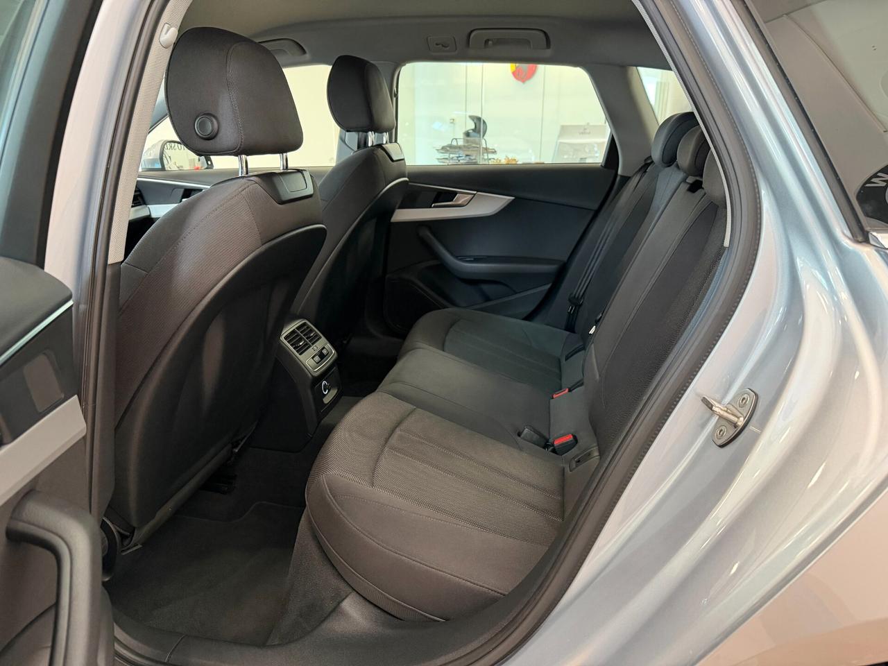 Audi A4 Avant 40 TDI Quattro S-tronic S-Line