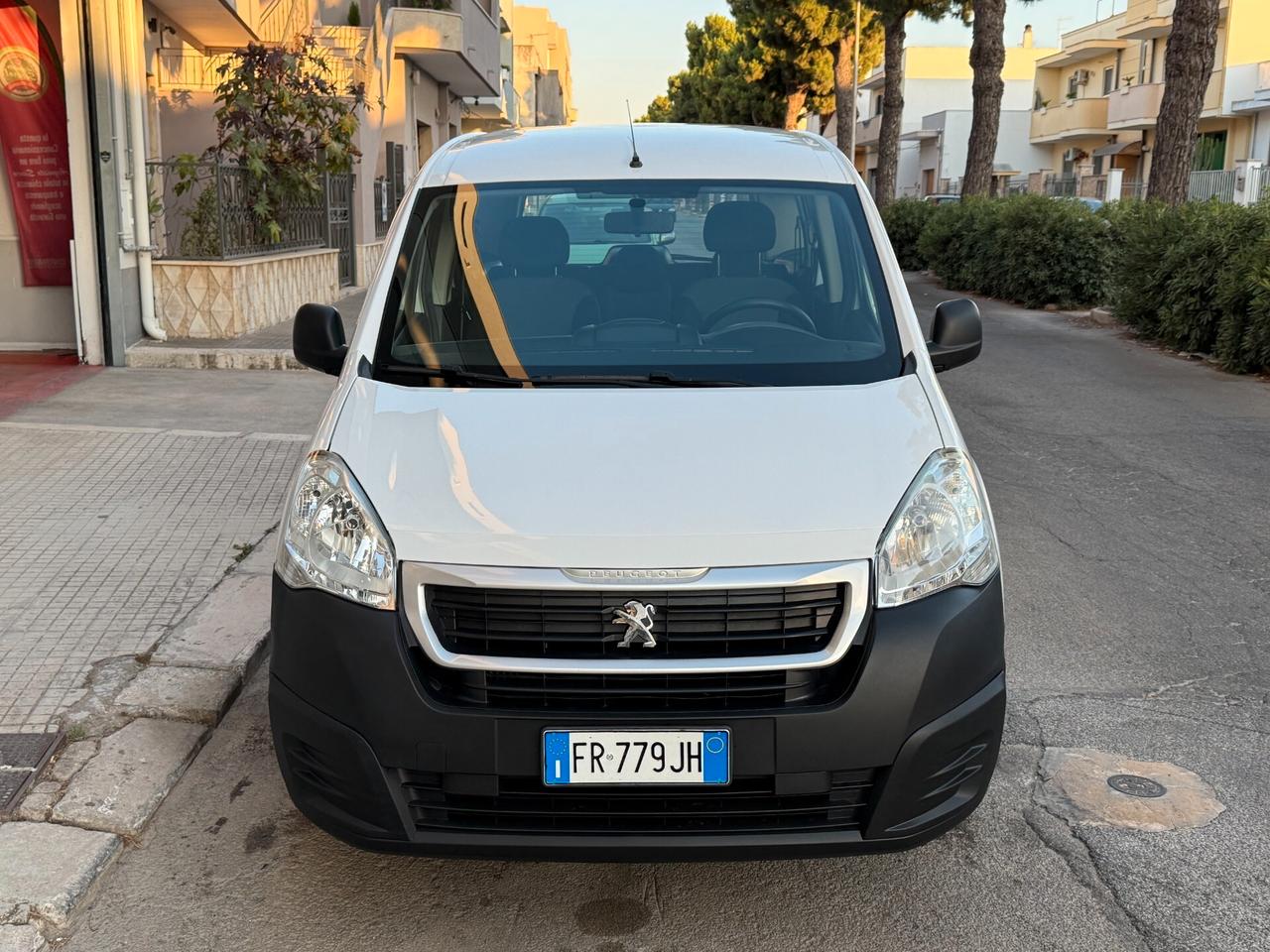 Peugeot Partner Tepee BlueHDi 5POSTI AUTOCARRO N1