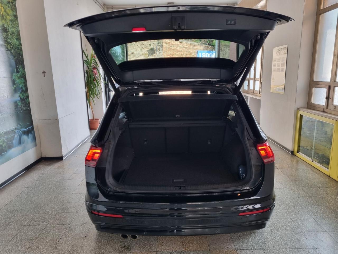 Volkswagen Tiguan 1.6 TDI R-Line, Black Pack, Full led