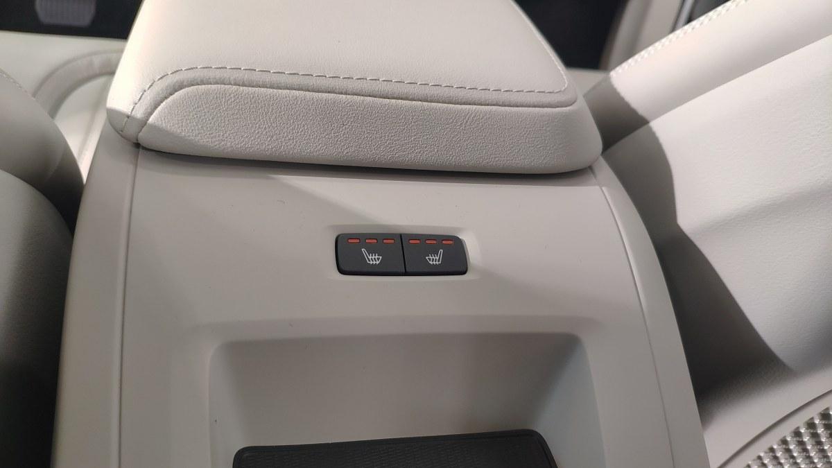 VOLVO Xc60 T8 Recharge Plug-In Hybrid Awd Aut. Ultimate Dark