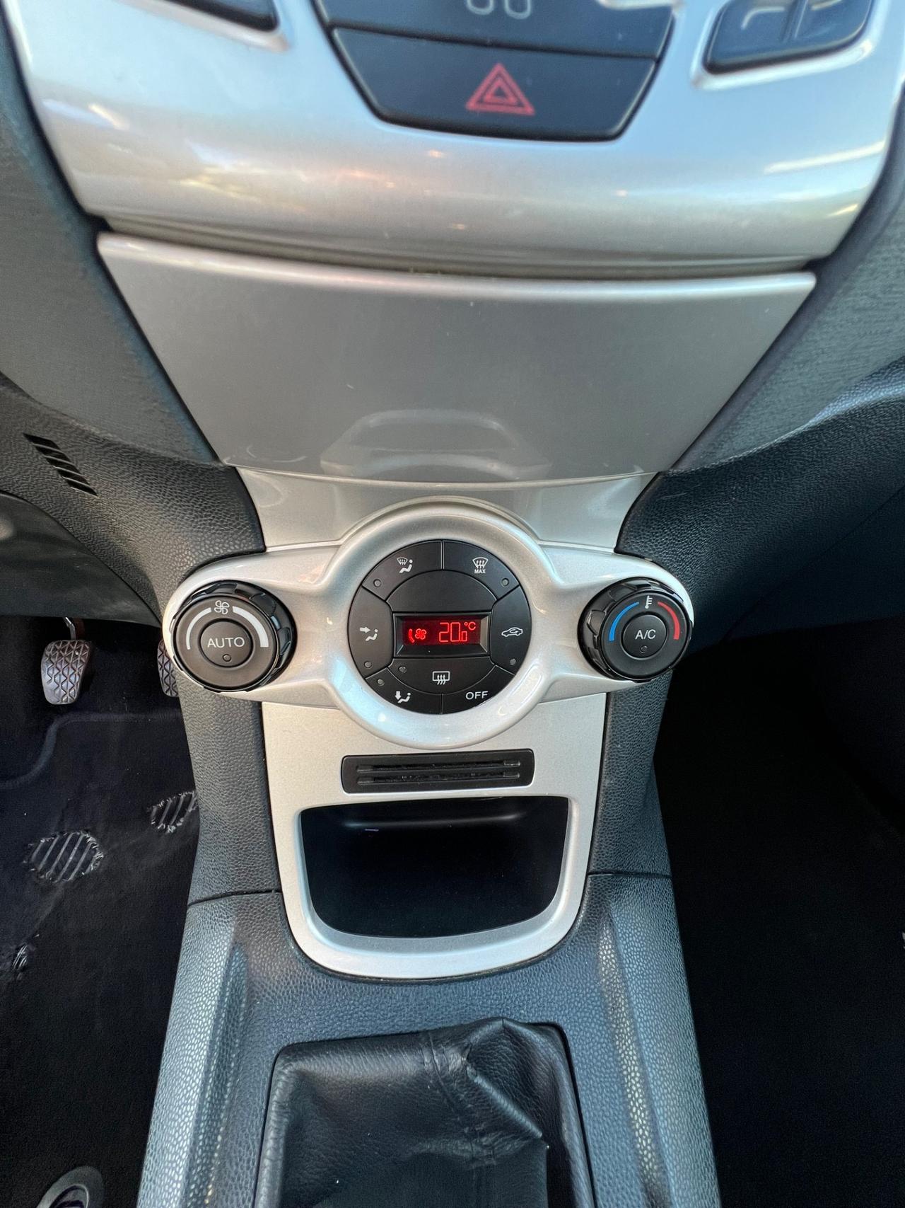 Ford Fiesta 1.4 3 porte Bz.- GPL Titanium