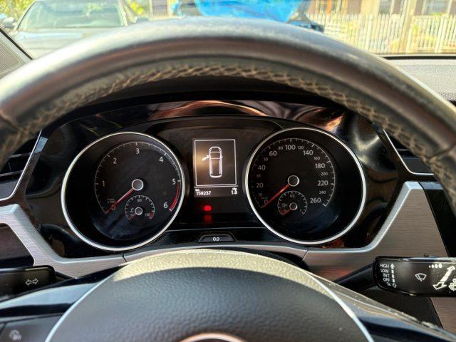 VOLKSWAGEN Touran 2.0 TDI 150 CV SCR DSG ExecutiIve 7 POSTI