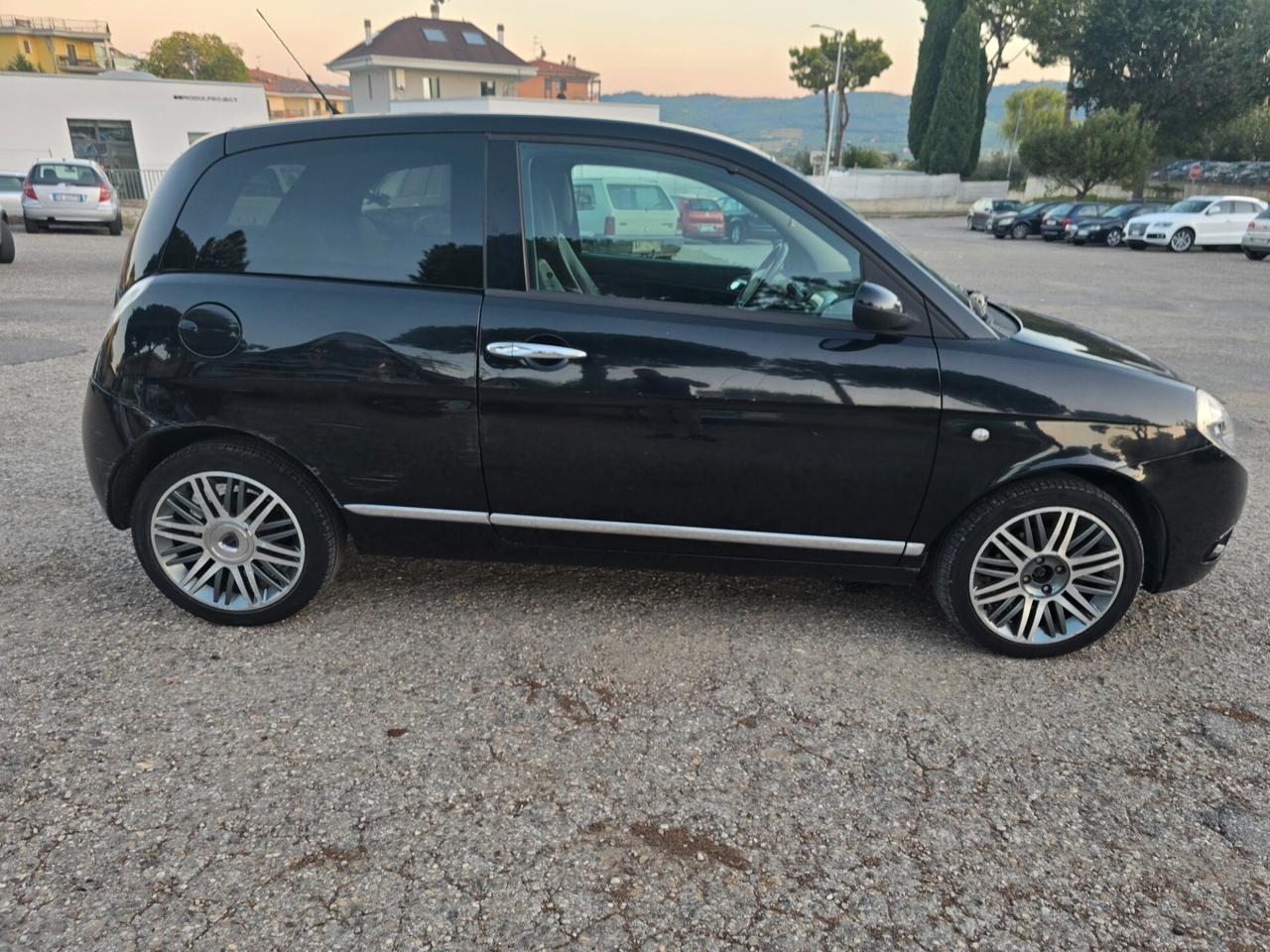 Lancia Ypsilon 1.3 MJT 75 CV Oro