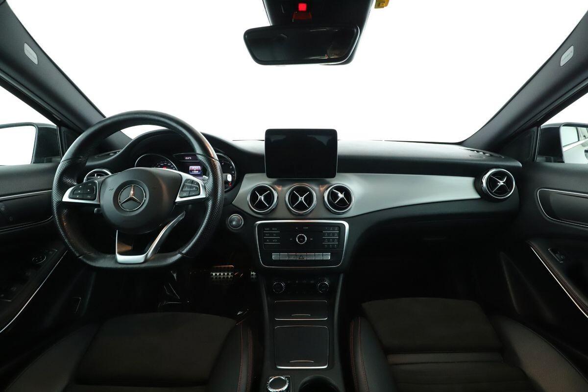 MERCEDES- BENZ GLA 200 D 136CV AMG PREMIUM PLUS 4MATIC