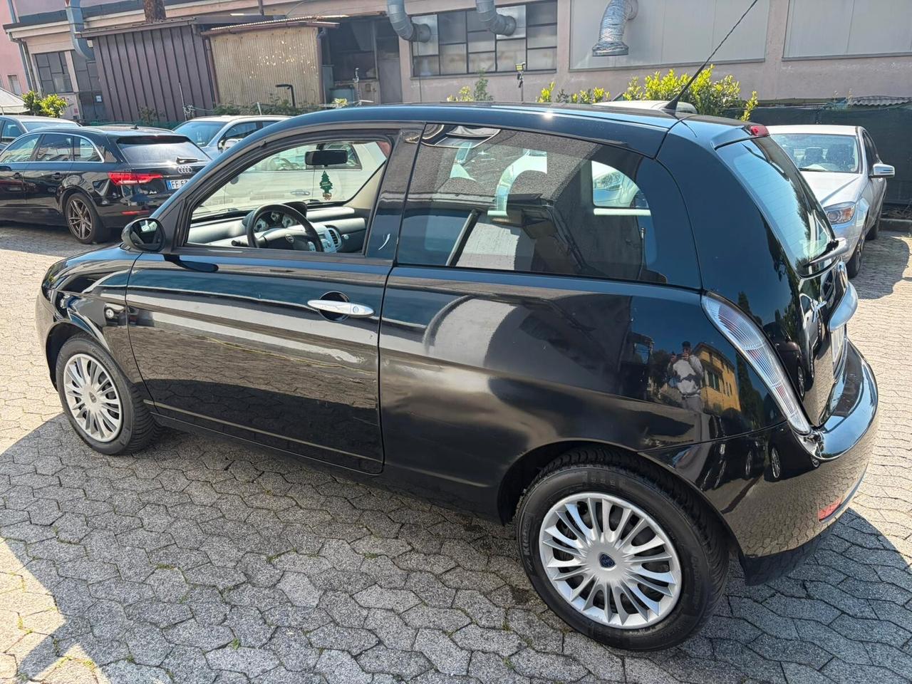 Lancia Ypsilon 1.3 MJT 75 CV Argento*NEOPATENTATI