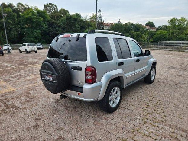 Jeep Cherokee jeep ceerokee revisionato completamente cc2800