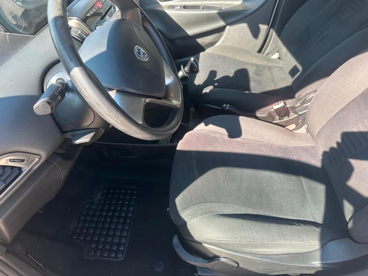 Lancia Ypsilon 1.2 69 CV 5 porte GPL Ecochic Gold NEOPATENTATI