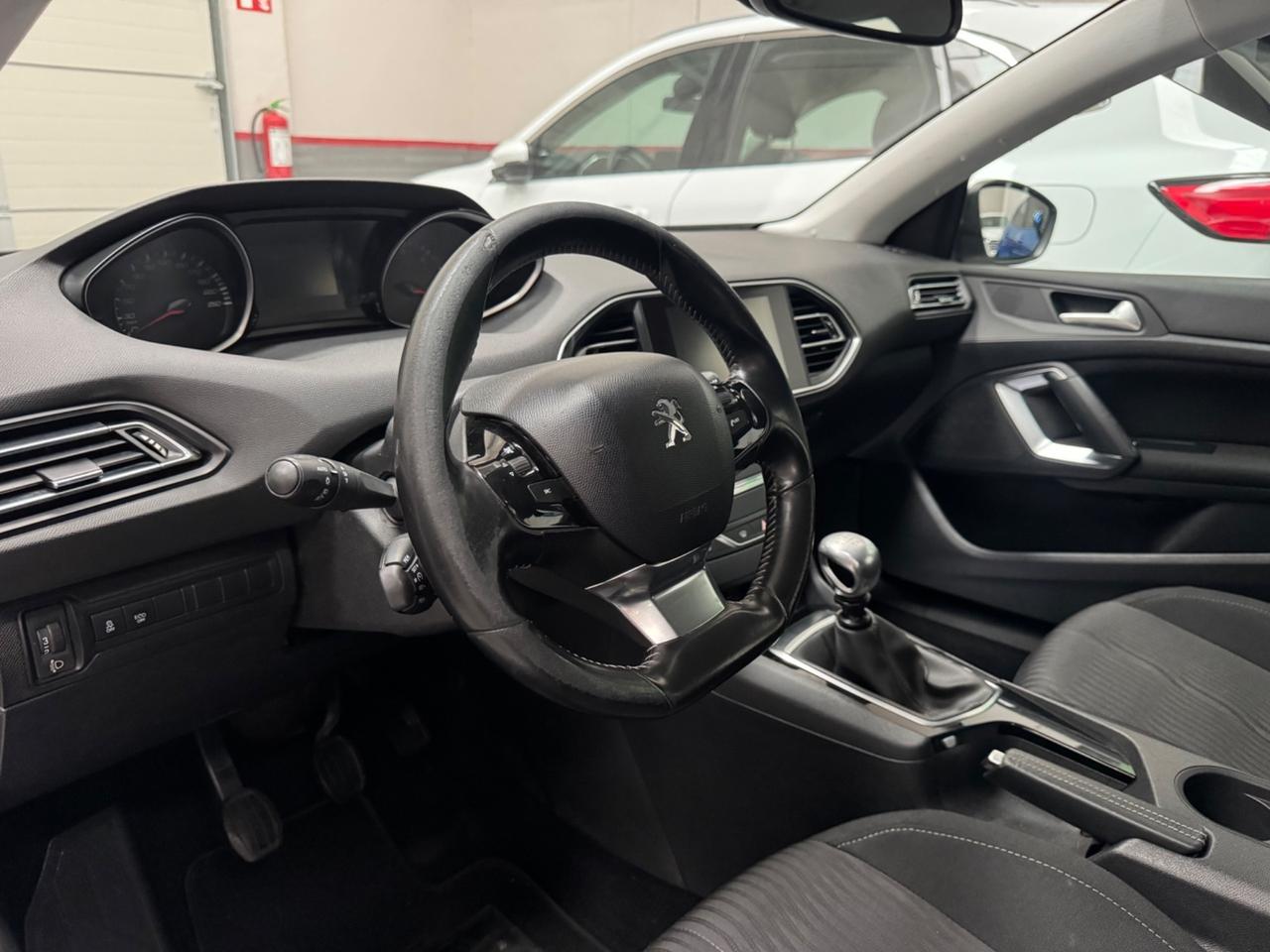 Peugeot 308 BlueHDi 120 S&S EAT6 SW Allure