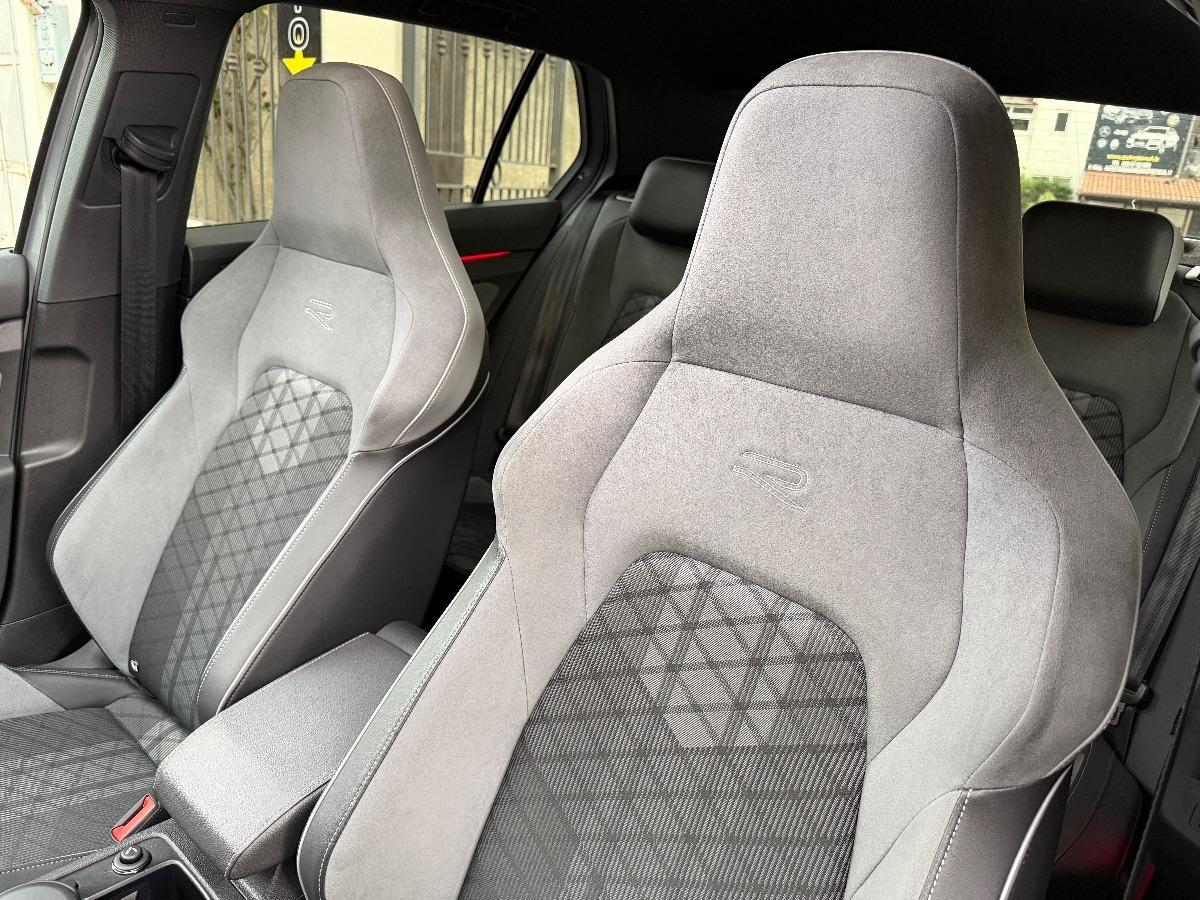 Volkswagen Golf 8 R-line 2.0 TDI 150 CV