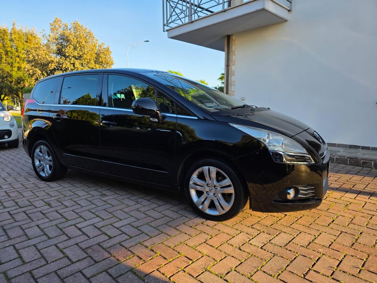 Peugeot 5008 1.6 HDi 110CV Féline