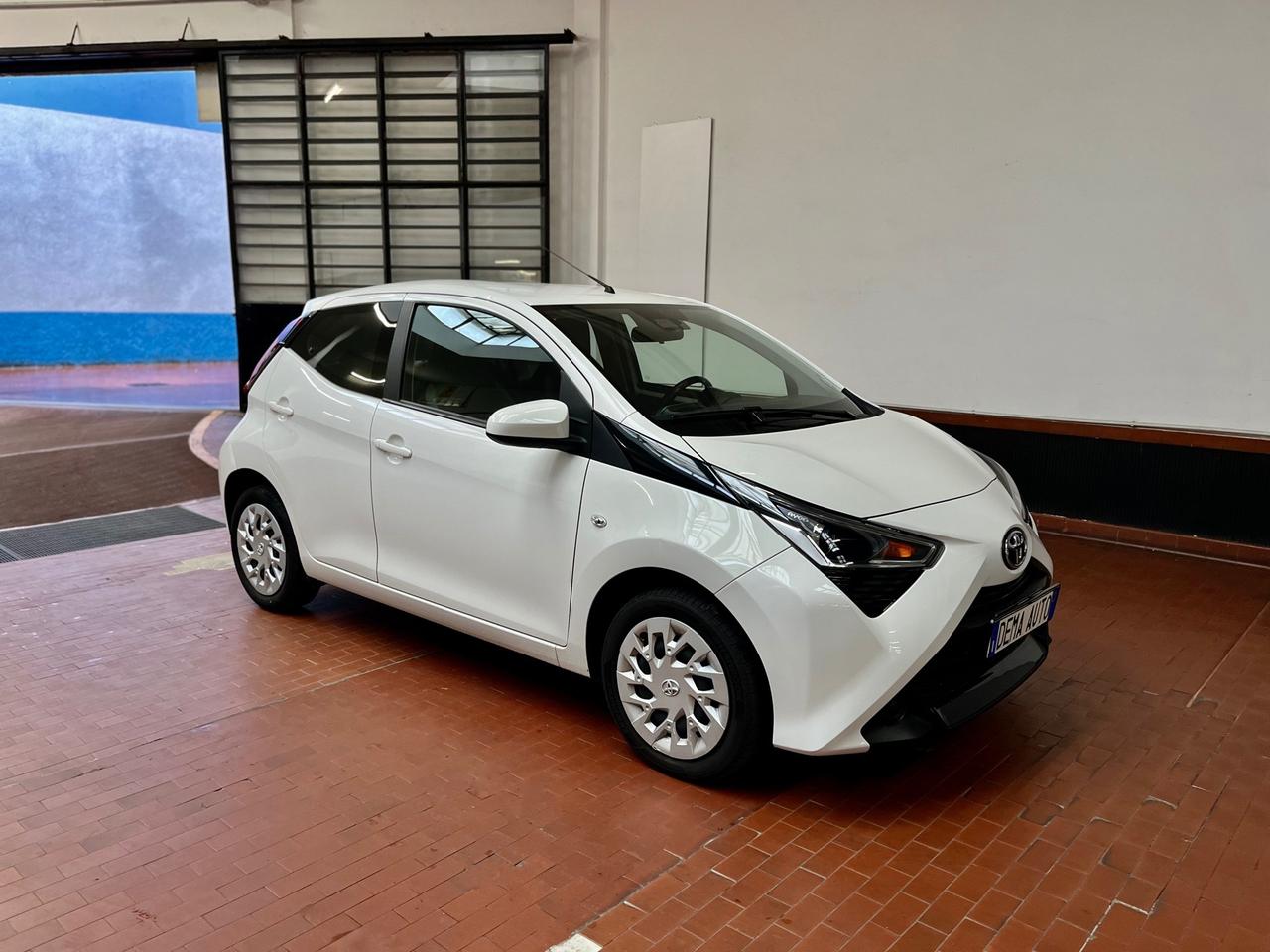 Toyota Aygo Connect 5p 1.0 x-cool 72cv