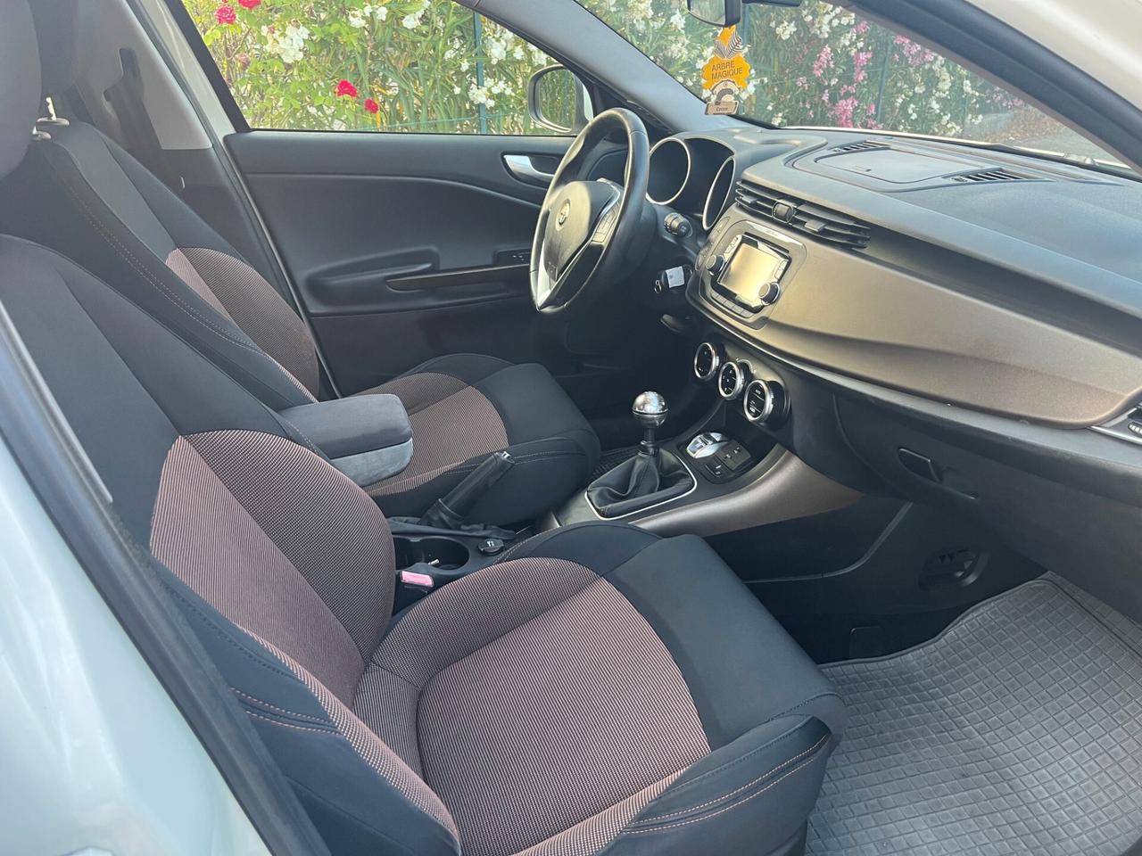 Alfa Romeo Giulietta 1.6 JTDm-2 105 CV Distinctive