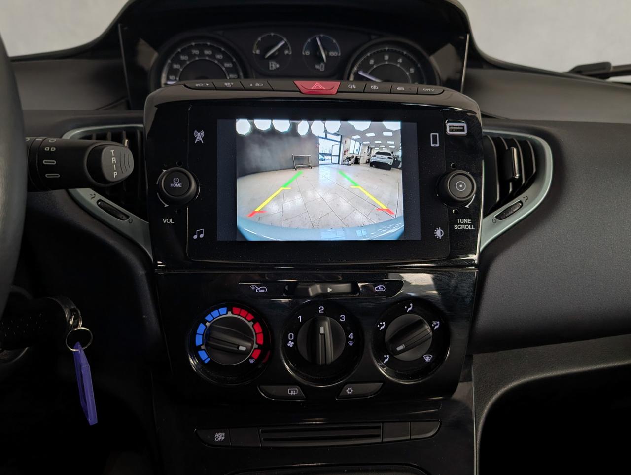 Lancia Ypsilon 1.0 Hybrid 70cv Platino