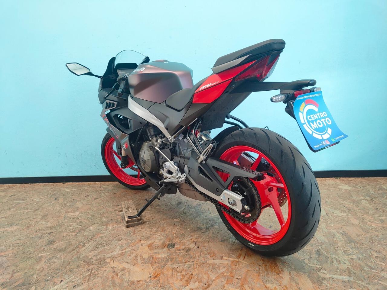 Aprilia RS 457 soli 2409 km.