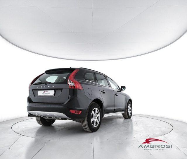 VOLVO XC60 D4 Momentum - PER OPERATORI DEL SETTORE