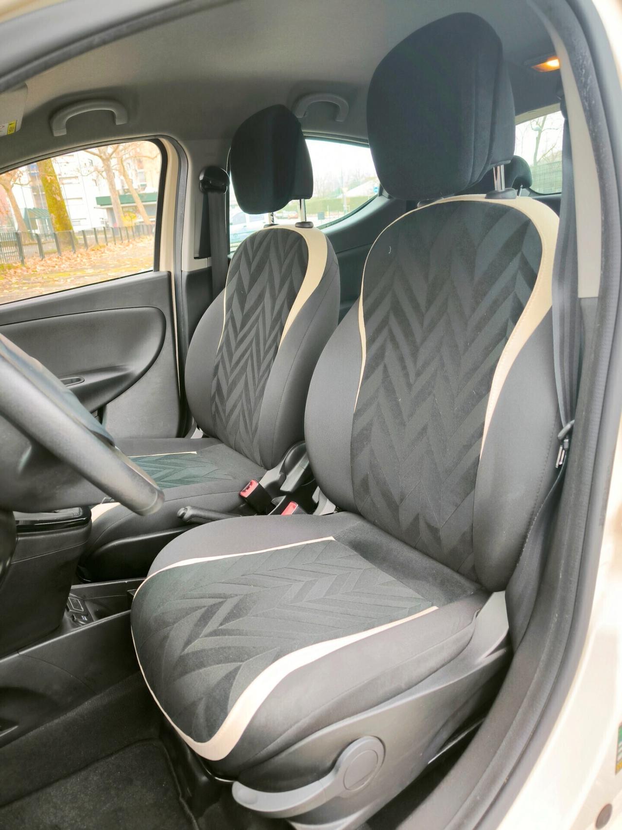 Lancia Ypsilon 1.2 69 CV 5 porte Platinum