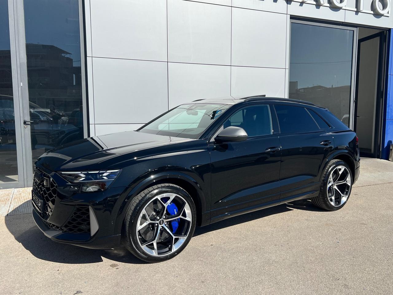 Audi RSQ8 performance possibilità noleggio no scoring