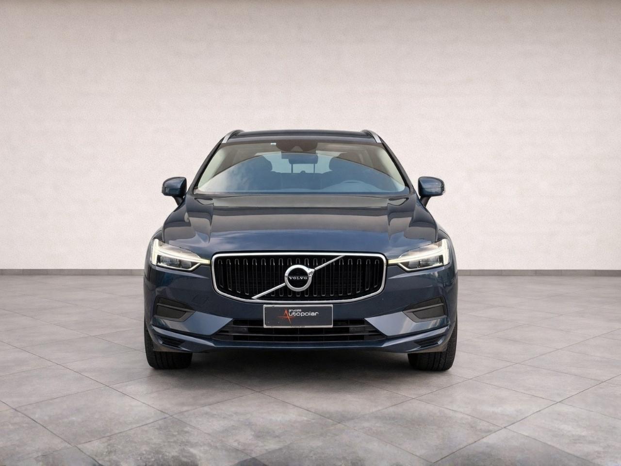 VOLVO XC60 B4 AWD MOMENTUM AUTO