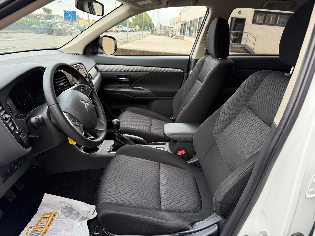 Mitsubishi Outlander 2.2 DI-D 2WD Intense, POCHISSIMI KM