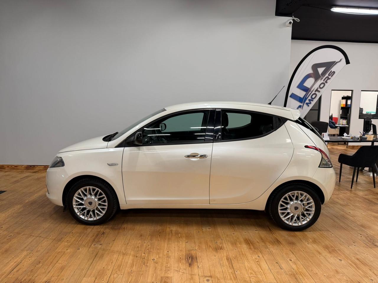 Lancia Ypsilon 0.9 TwinAir 85 CV 5 porte S&S DFN Platinum GPL