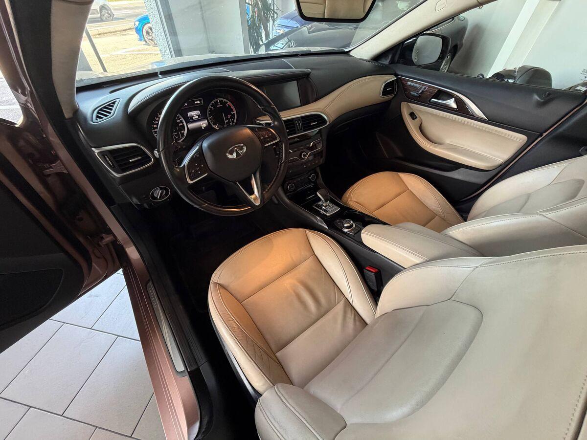 Infiniti Q30 2.2d Premium Tech Gallery White awd 170cv dct