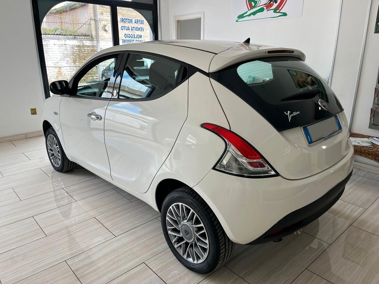 Lancia Ypsilon 0.9 TwinAir 85 CV 5 porte Metano Ecochic Gold