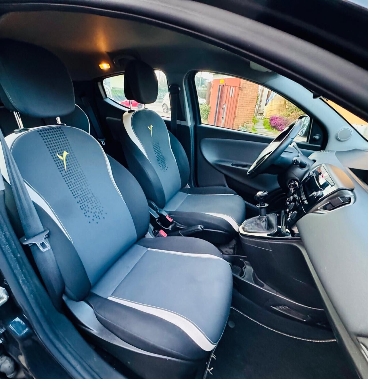 Lancia Ypsilon 1.2 69 CV 5 porte Ok Neopatentati