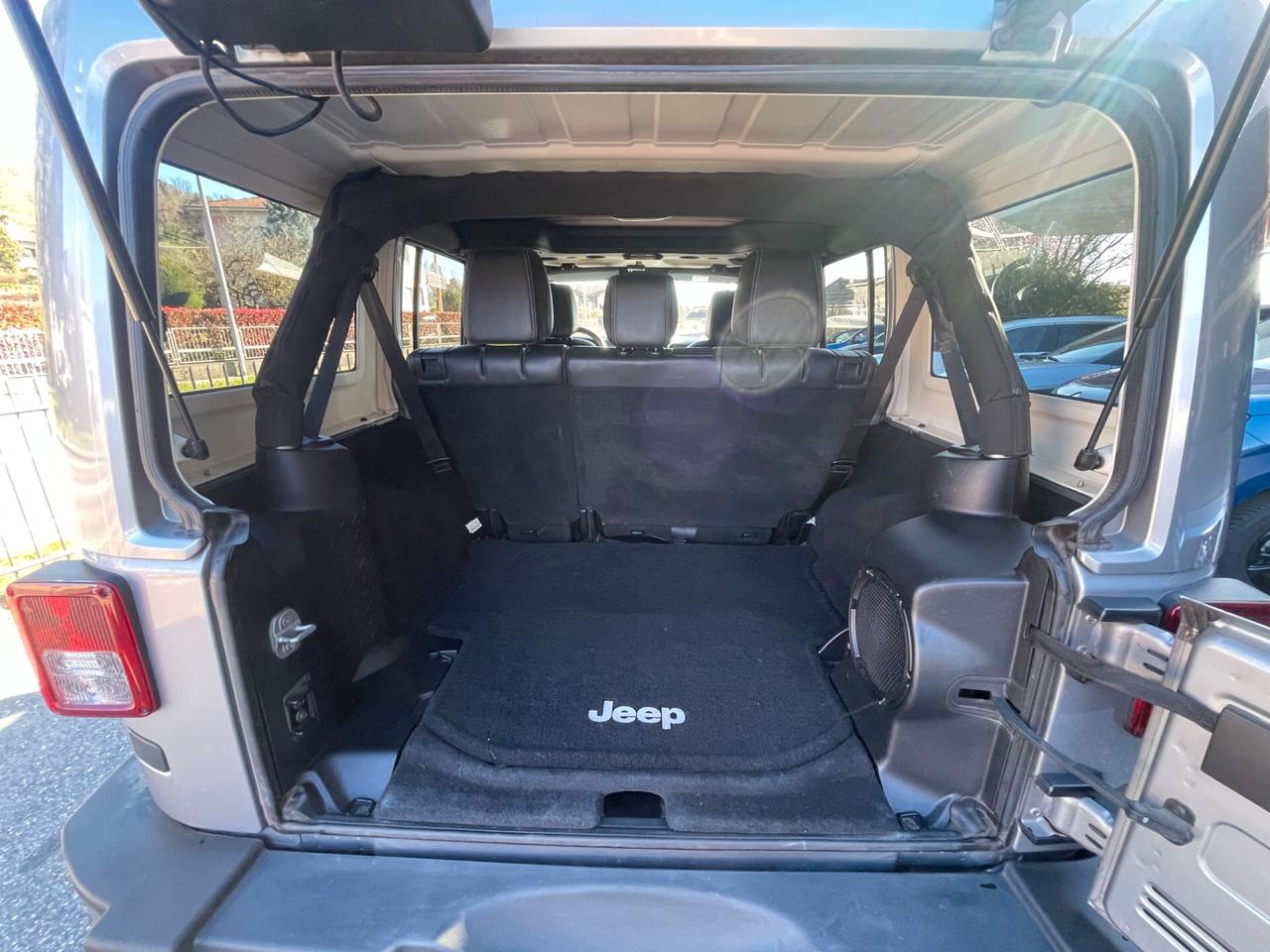 Jeep Wrangler Unlimited 2.8 CRD DPF Sahara Auto