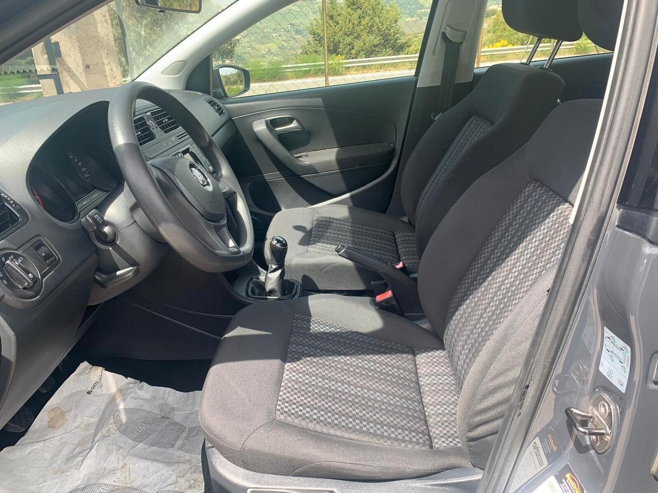 Volkswagen Polo 1.0 MPI 5P Trendline - 2014