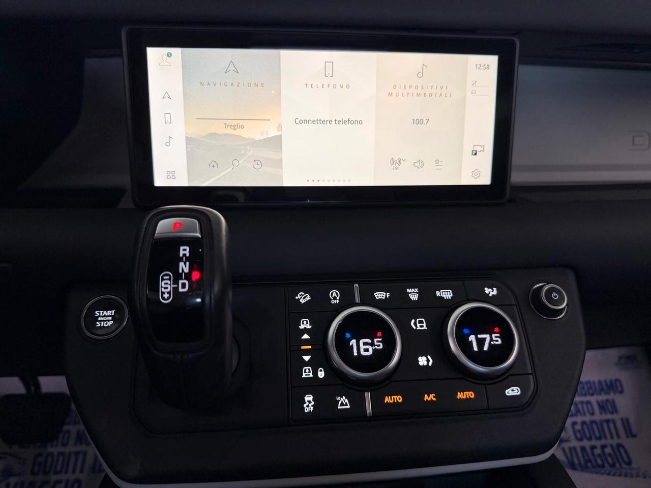 Land Rover Defender 110 3.0D I6 250 X-Dynamic SE