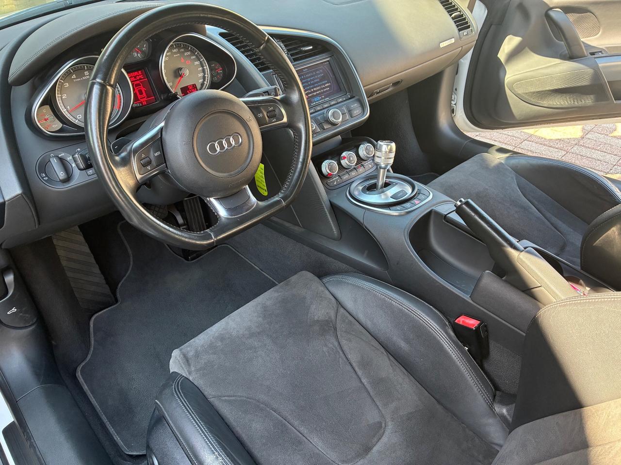 Audi R8 4.2 V8 FSI quattro R tronic