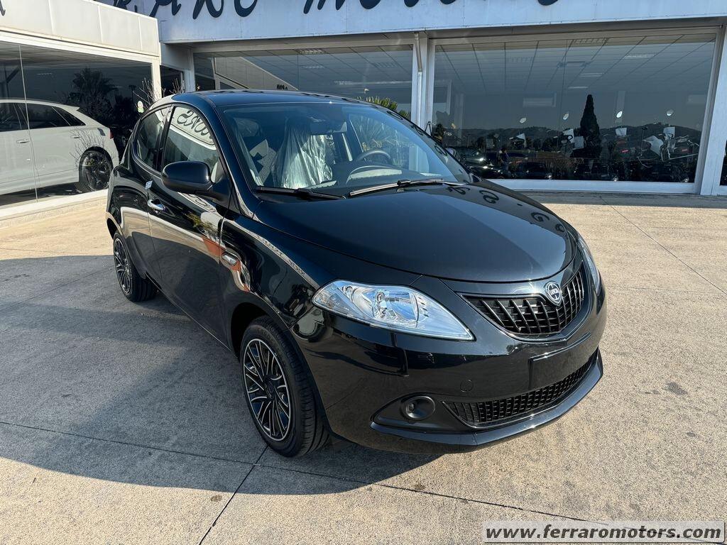 Lancia Ypsilon 1.0 Hybrid Silver NOLEGGIO RENT TO BUY