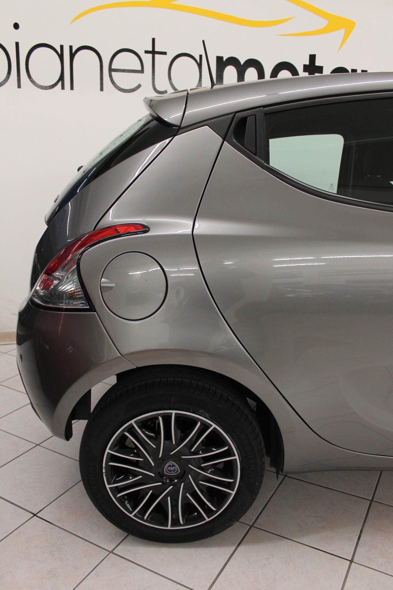 Lancia Ypsilon 1.0 FireFly 5 porte S&S Hybrid Ecochic UnYca