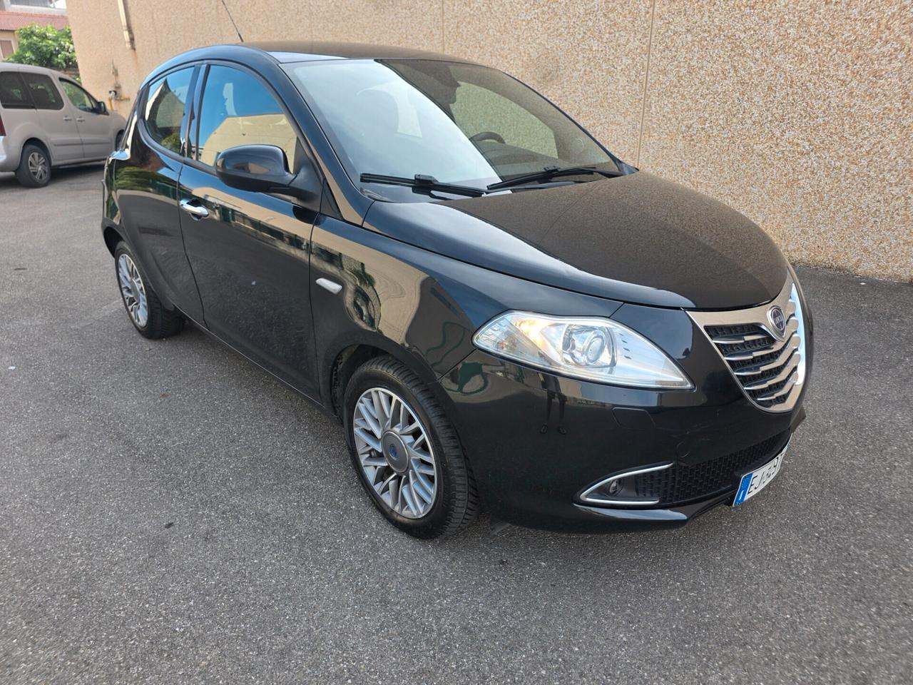 Lancia Ypsilon 1.3 MJT 16V 95 CV 5 porte S&S Silver