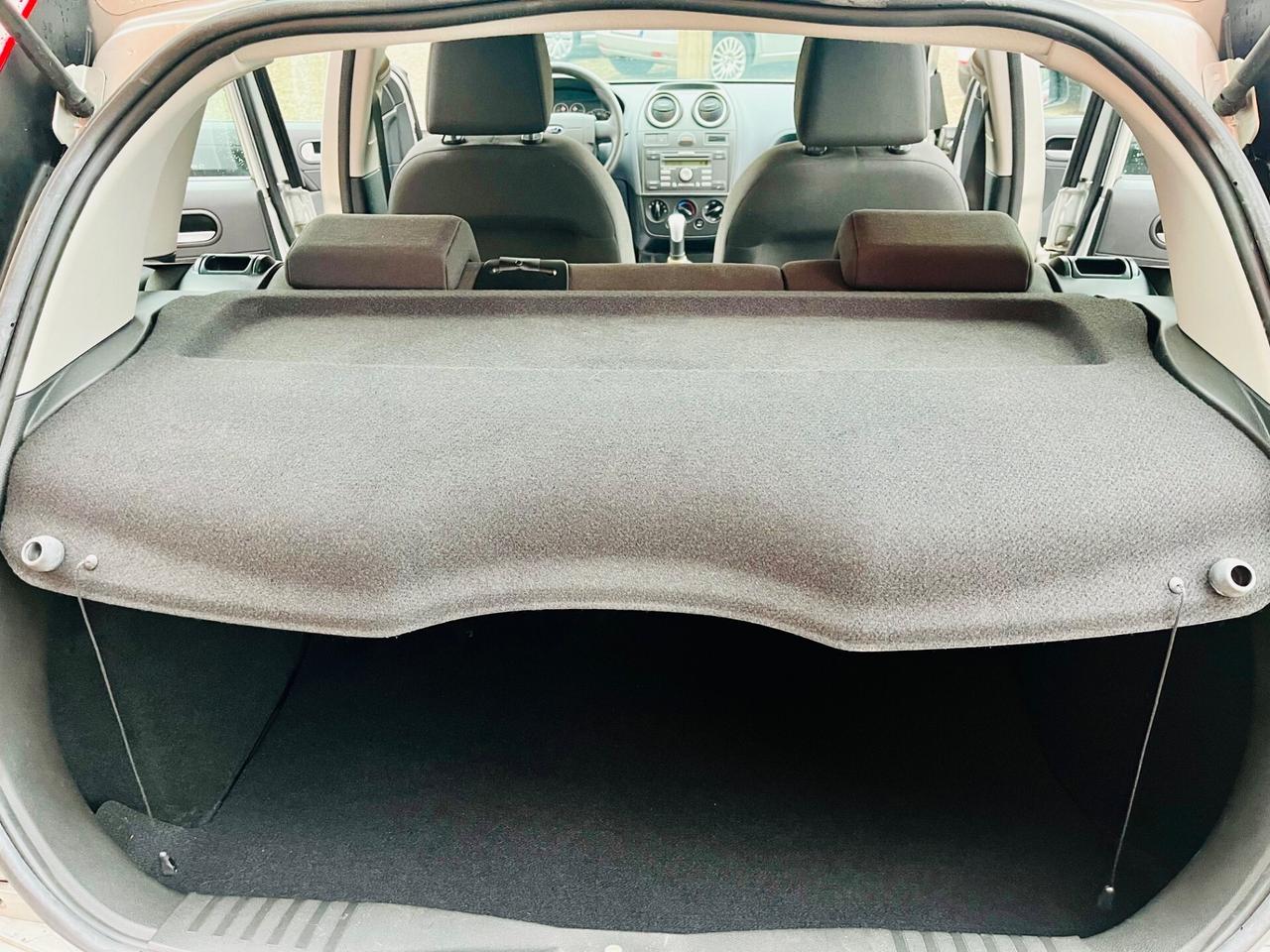 Ford Fiesta con 26.157km. NUOVA!