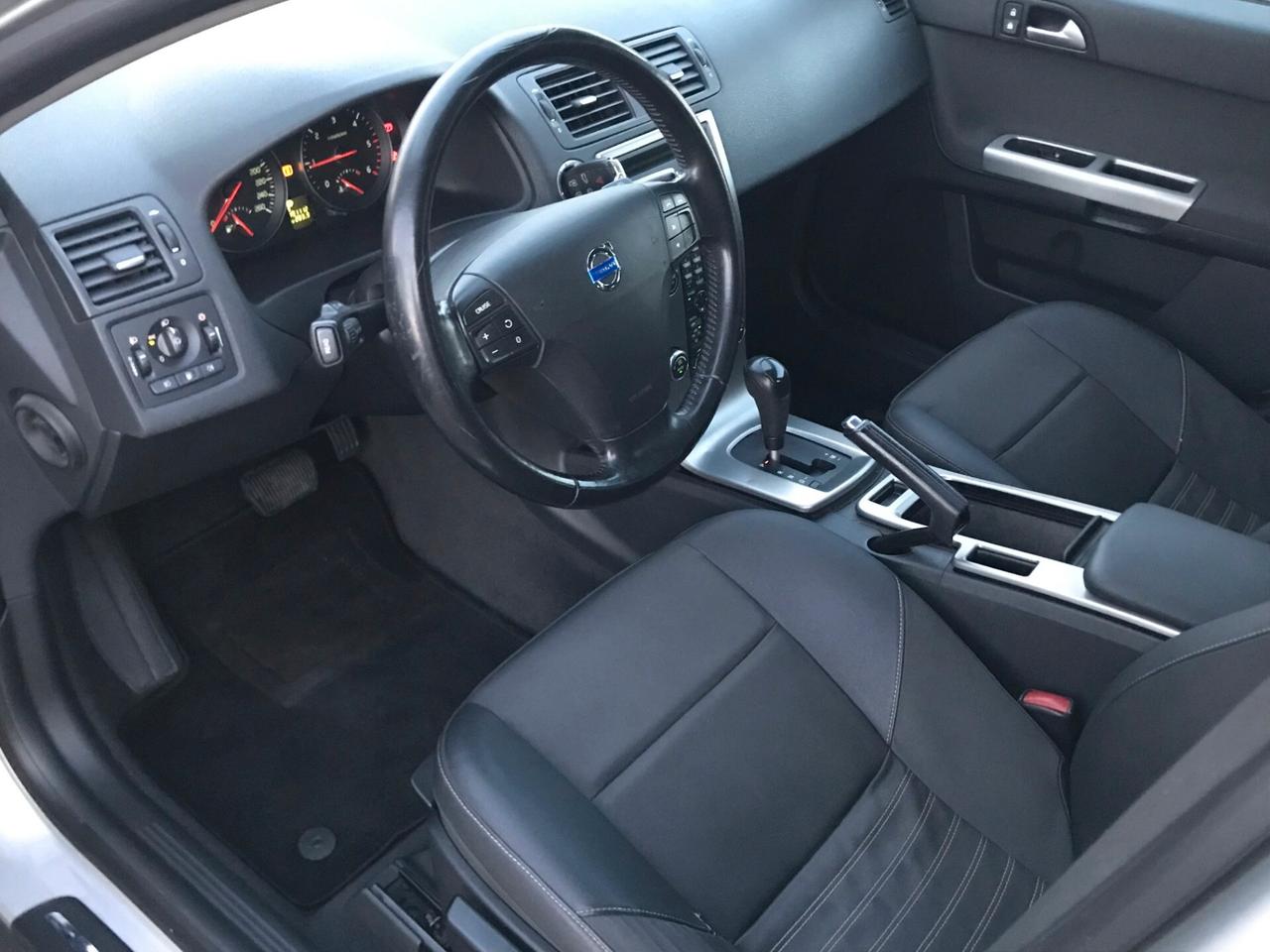 V50 2.0d Momentum automatica cerchi da "17"