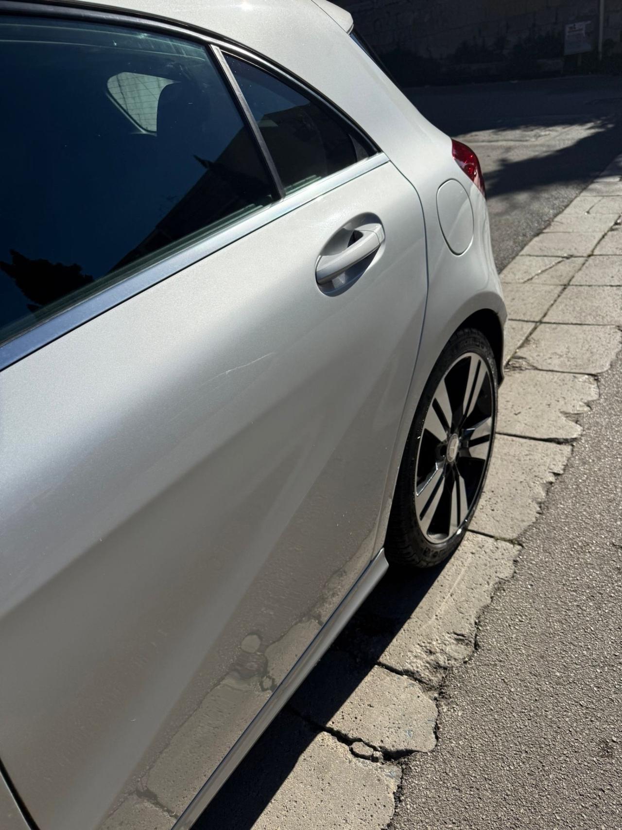 MERCEDES A180 CDI AUTOM/NAVI/LED