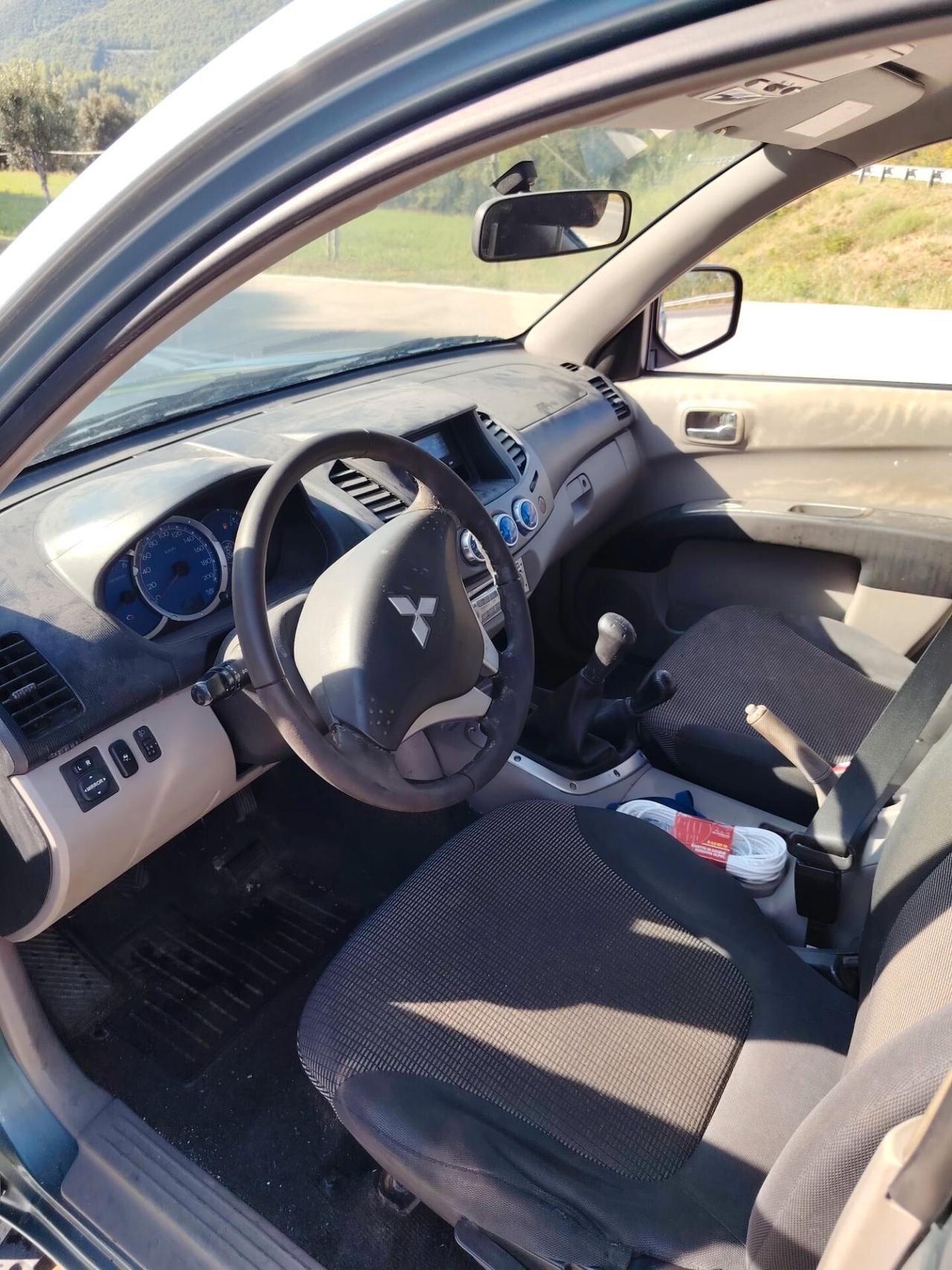 Mitsubishi L200 2.5 DI-D 136CV DC Invite DPF-Clima-Gancio-2012-Soli 130.000 KM-