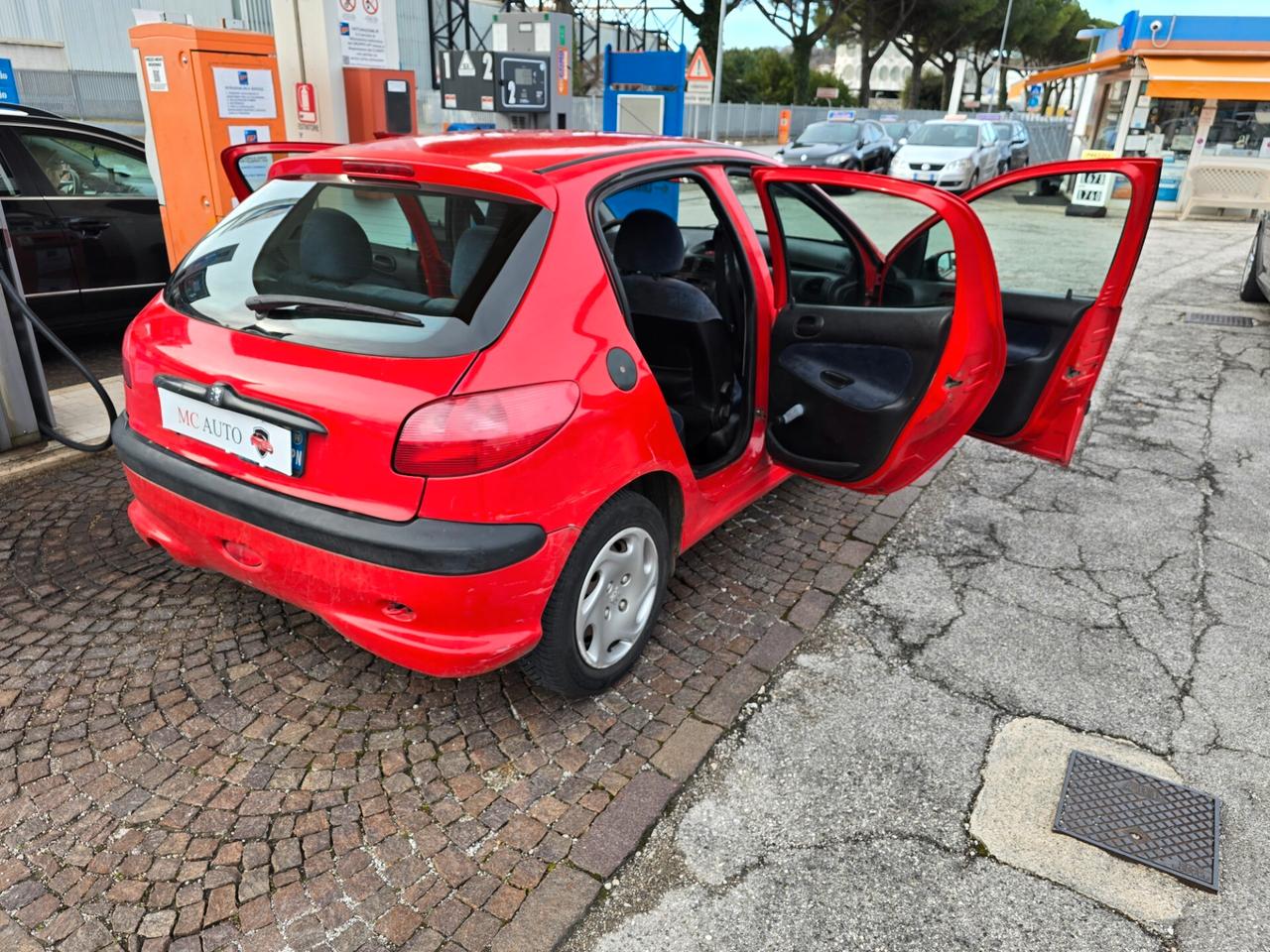 Peugeot 206 1.1 5p. con 210.000km NEOPATENTATI ok